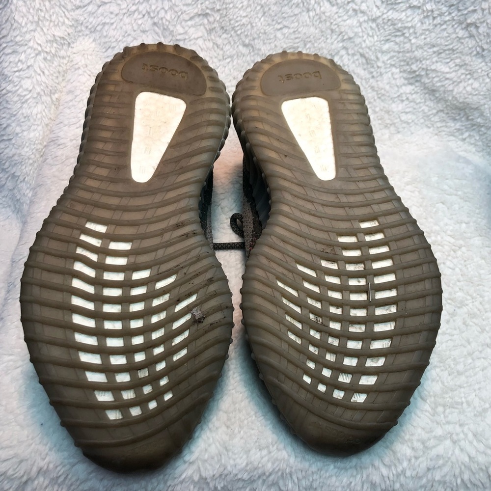 Yeezy Boost 350 V2 Beluga Sneakers - Picture 3 of 6